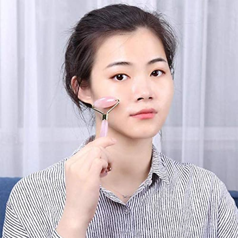 أداة تدليك الوجه مزدوجة الرأس الدوارة من حجر الورد كريستال كوارتز لمقاومة التجاعيد والعناية بالبشرة لون بينك من باترفلاي